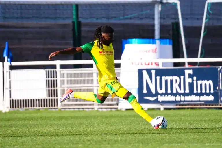 FC Nantes Un habitué du banc prend la porte