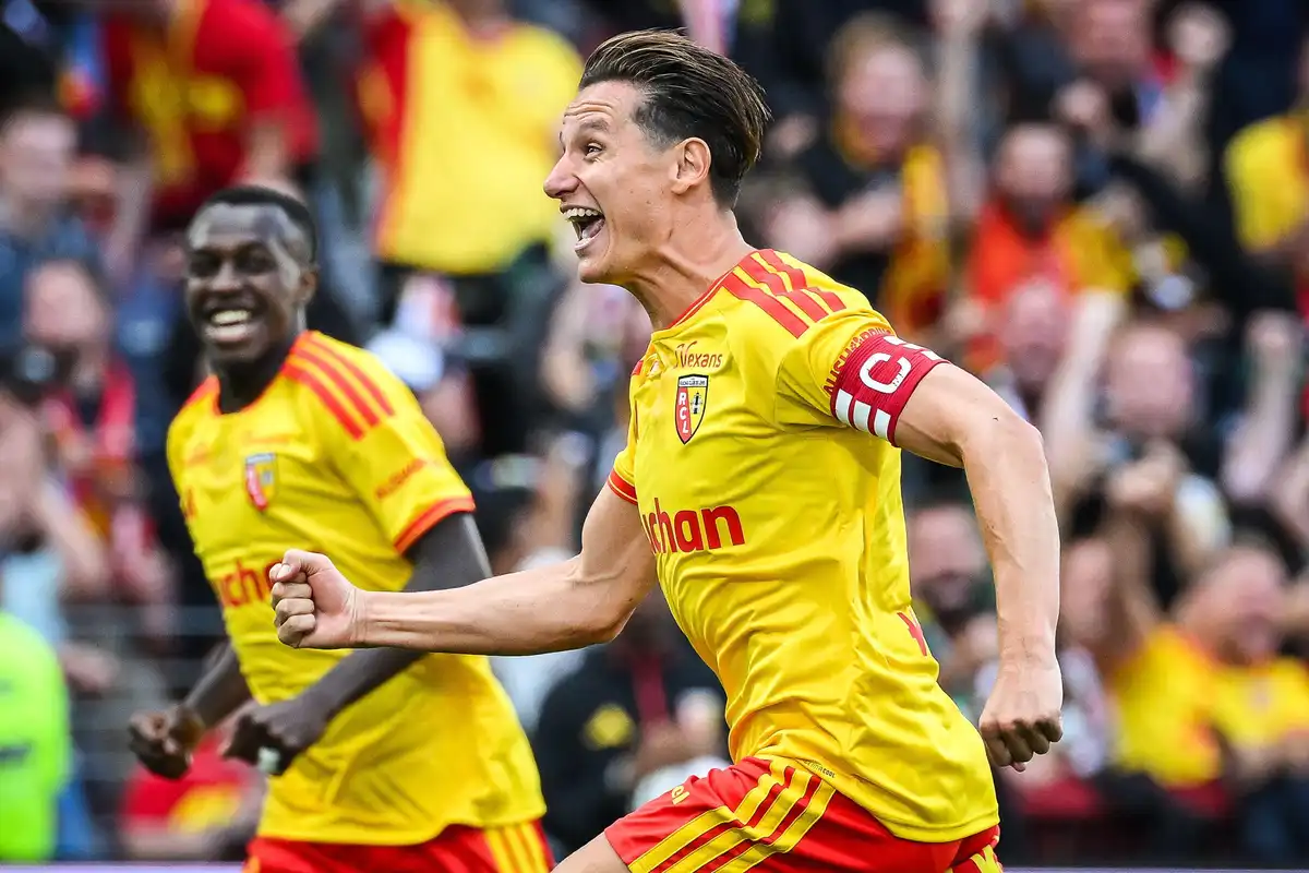 Lens : Porte fermée à double tour pour ce cadre