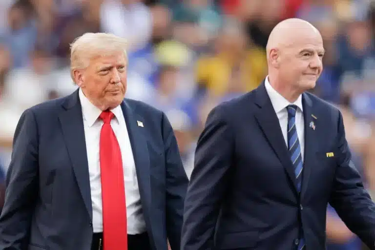 Gianni Infantino vers la sortie