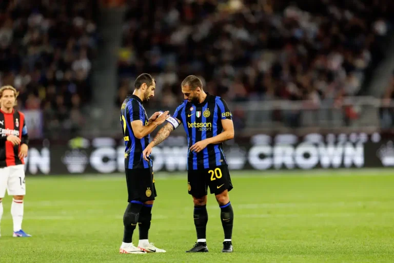 Hakan Calhanoglu veut rester à l'Inter Milan ©Alamy