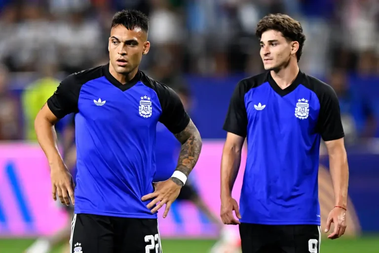 Julian Alvarez ou Lautaro Martinez : le Barça prépare son plan