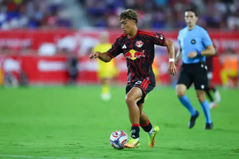 Julian Hall sous le maillot de New York
