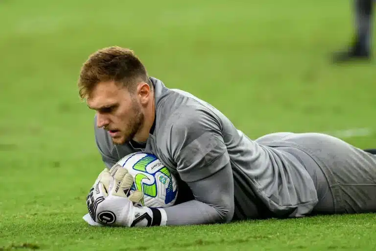 L'OM veut détourner un ancien gardien de but de l'OL