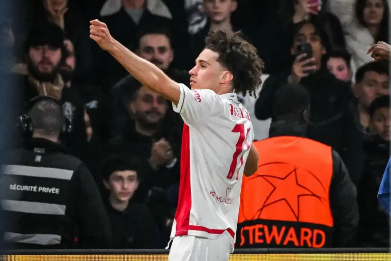 Maghnes Akliouche débarque au PSG ©Alamy