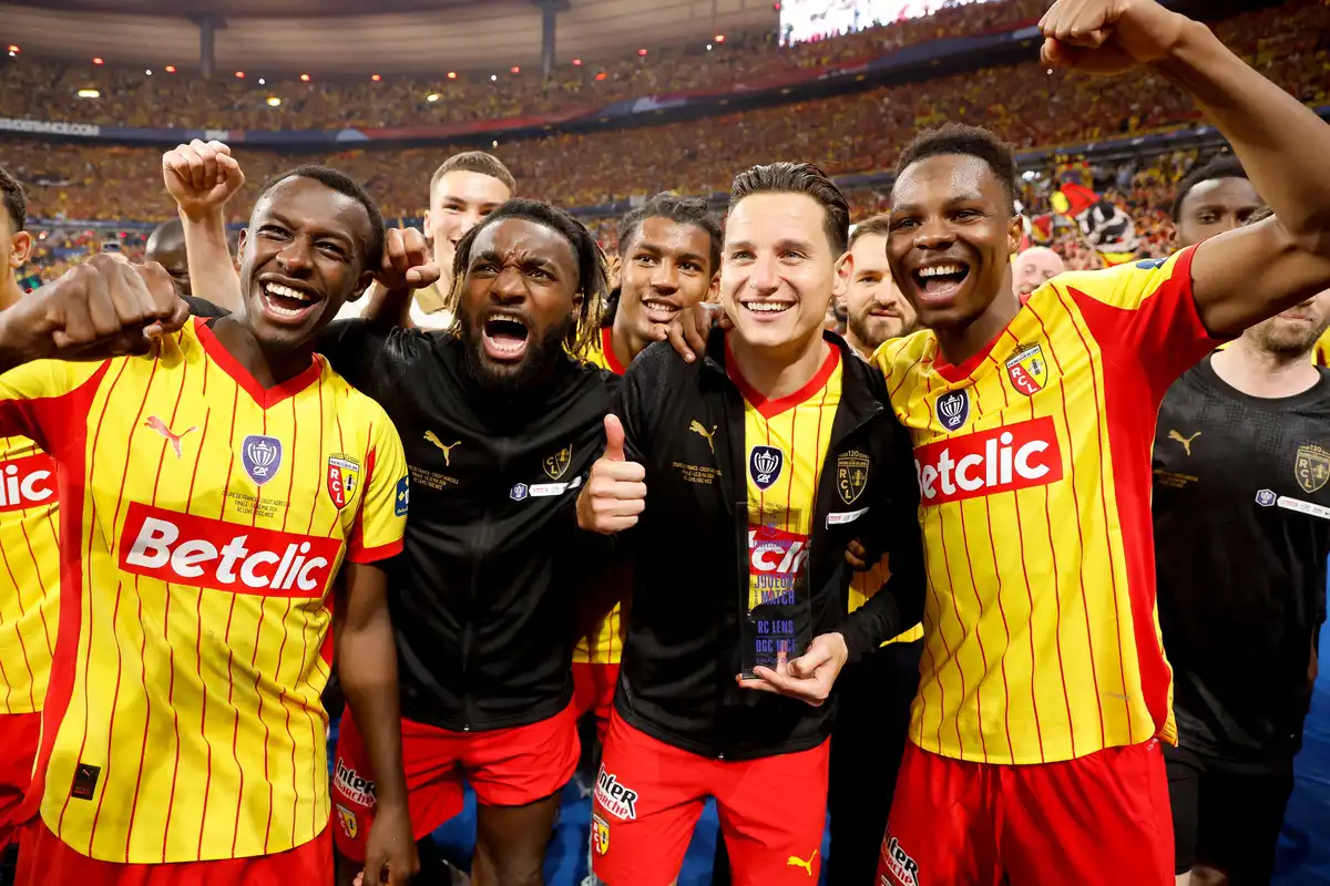 Lens : Le transfert record est officialisé