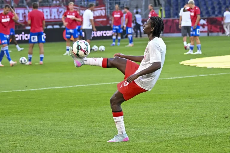 Mamady Diambou visé par Lens et Brest ©Alamy