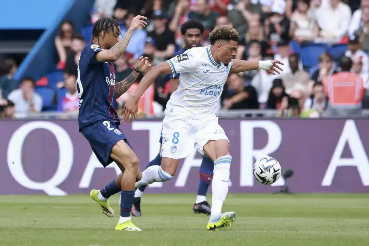 Naples sur les traces d’un milieu de terrain de Lorient FC