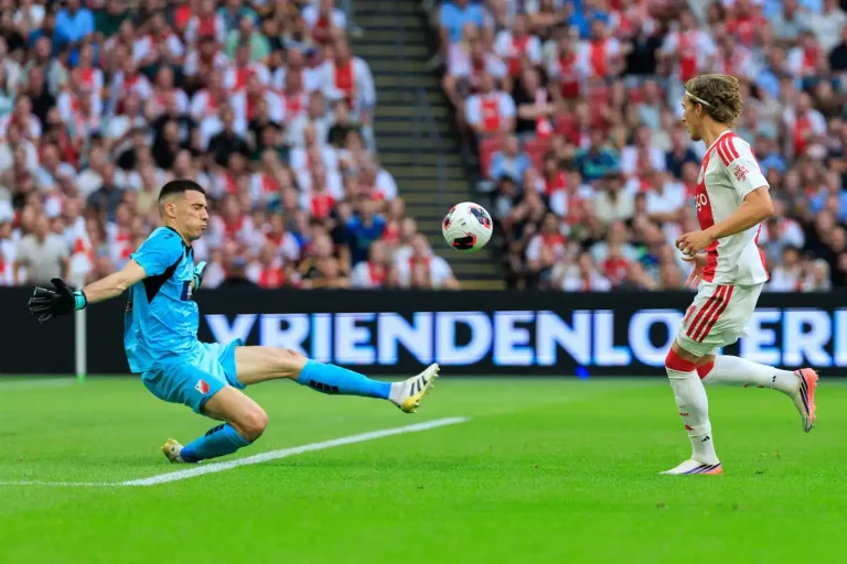 Mika Godts visé par le PSG ©Alamy