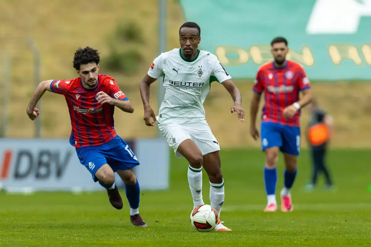 AJ Auxerre : Un international camerounais ciblé pour renforcer l’attaque