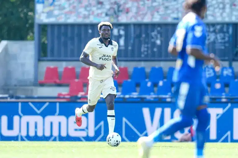 Nathaniel Adjei sous le maillot de Lorien