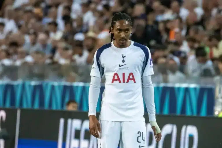 PL Les adieux de Djed Spence aux supporters de Tottenham