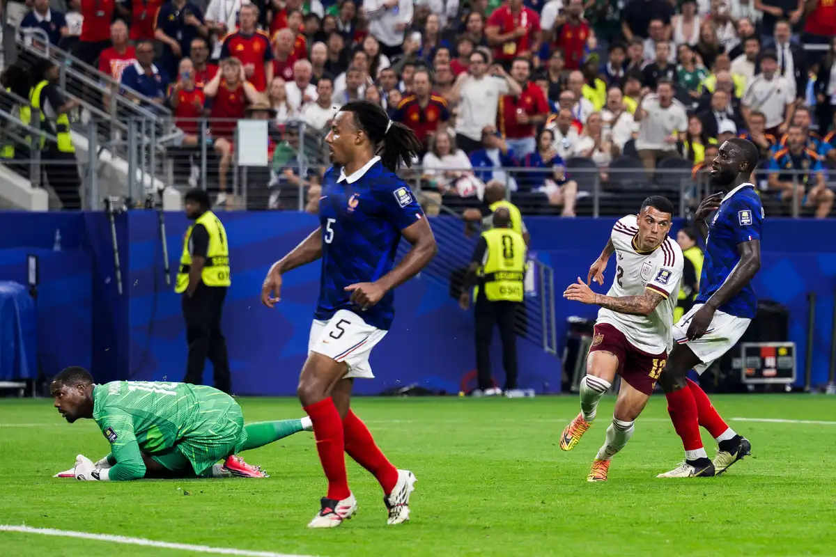 FC Barcelone : Un champion du monde pousse Jules Koundé dehors