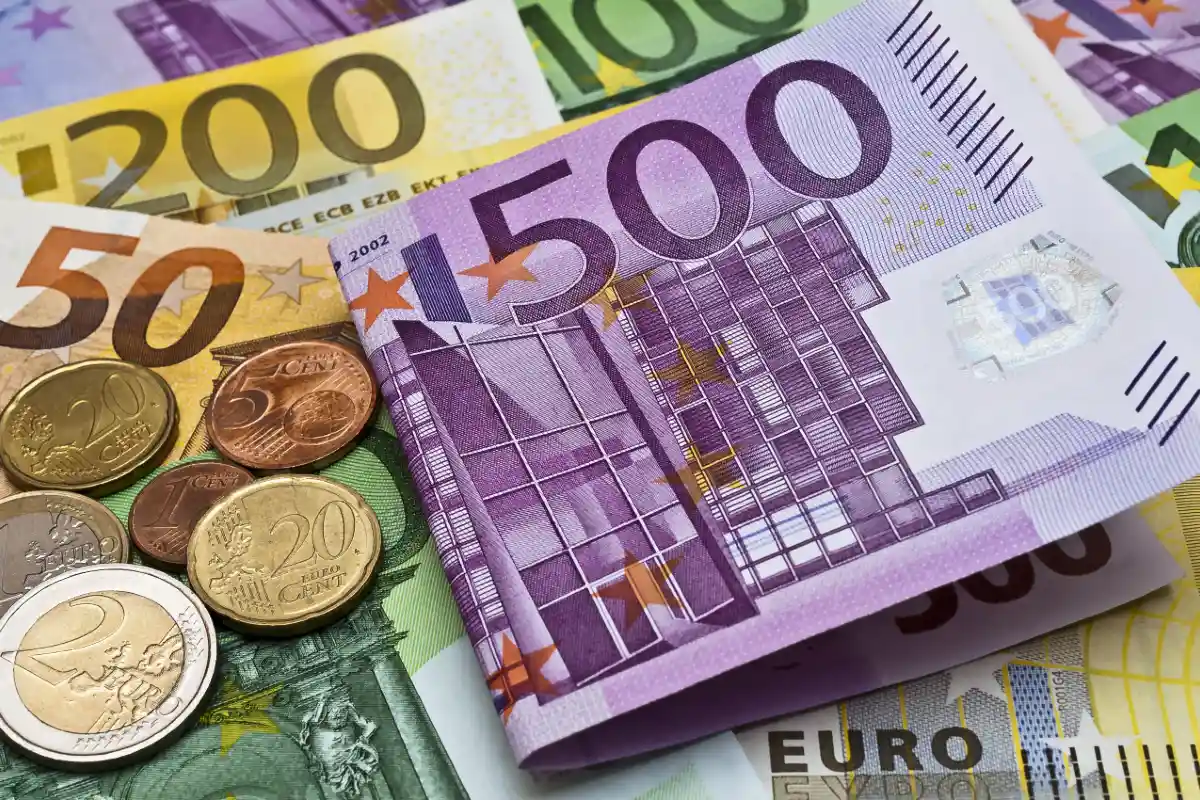 UECL : Des euros en pagaille, le président du Dinamo Tirana récompense ses joueurs pour la qualif