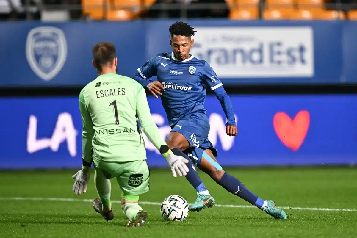 Un buteur de l&rsquo;ESTAC prend la direction de la Belgique