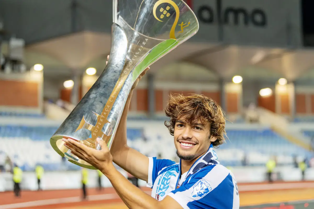 Roma : une star portugaise de 19 ans débarque