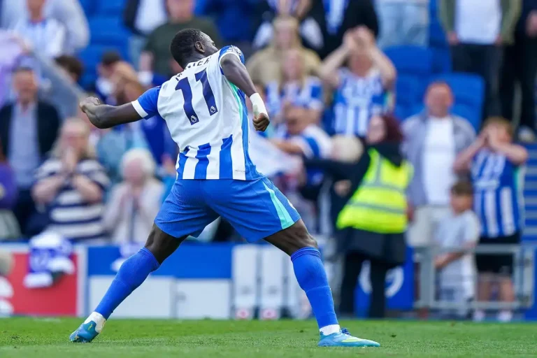 Yankuba Minteh visé par Liverpool ©Alamy