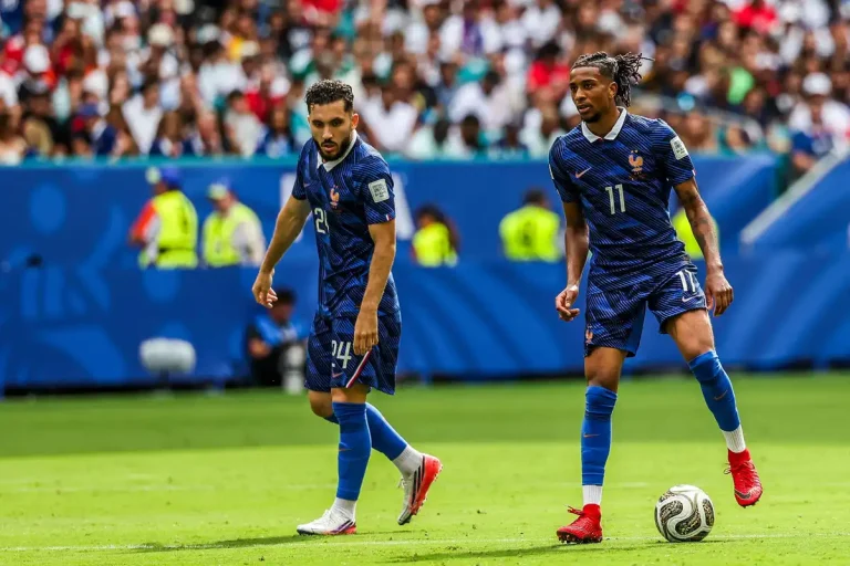 Rayan Cherki visé par le Bayern Munich ©Alamy