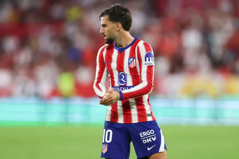 Álex Baena sous le maillot de l'Atlético