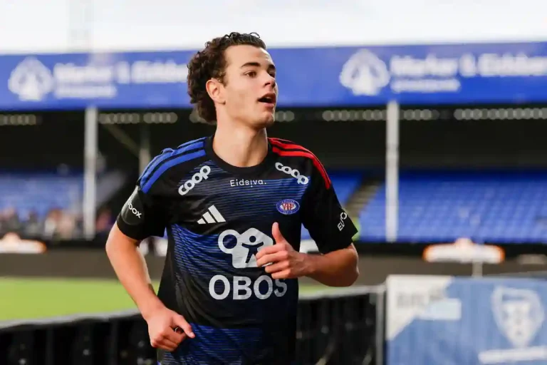 Gabriel Rajkovic sous le maillot de Valerenga