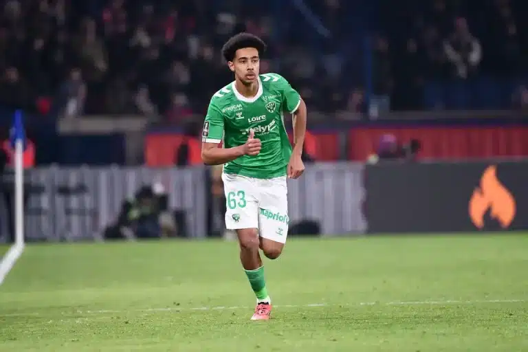 ASSE Djylian N'Guessan file à Brest (Officiel)
