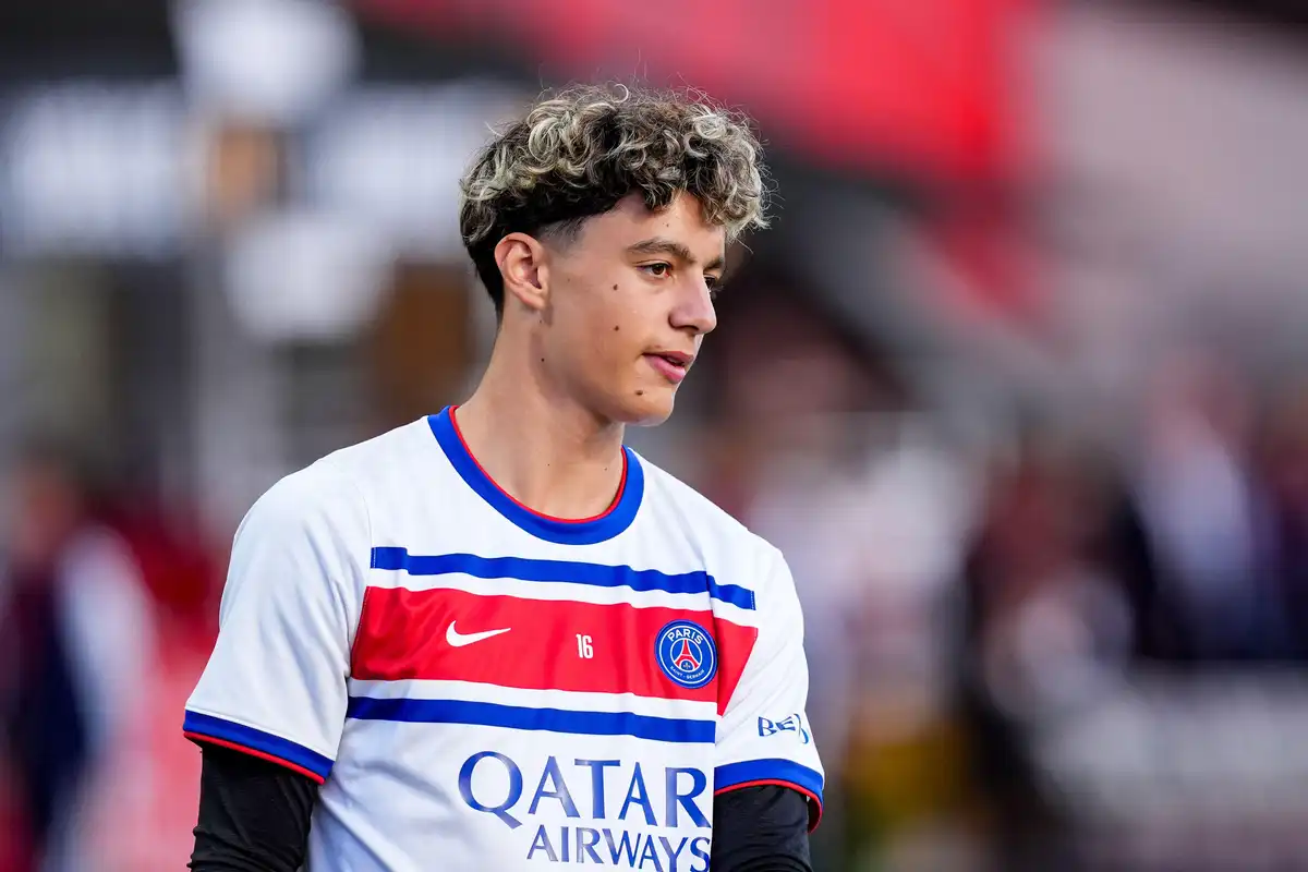 Chevalier se tient la tête, le PSG sort un gardien du centre
