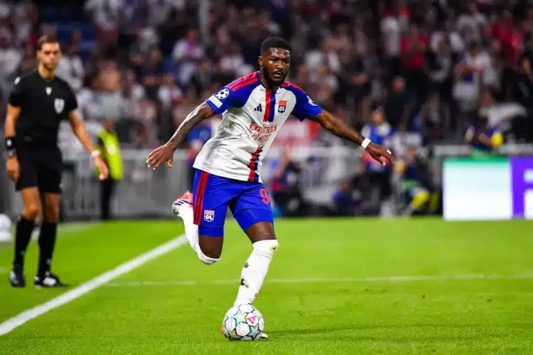 Ainsley Maitland-Niles rejoint Everton