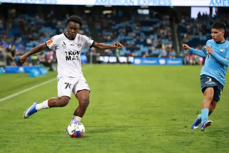 Amlani Tatu sous le maillot d'Adelaide United