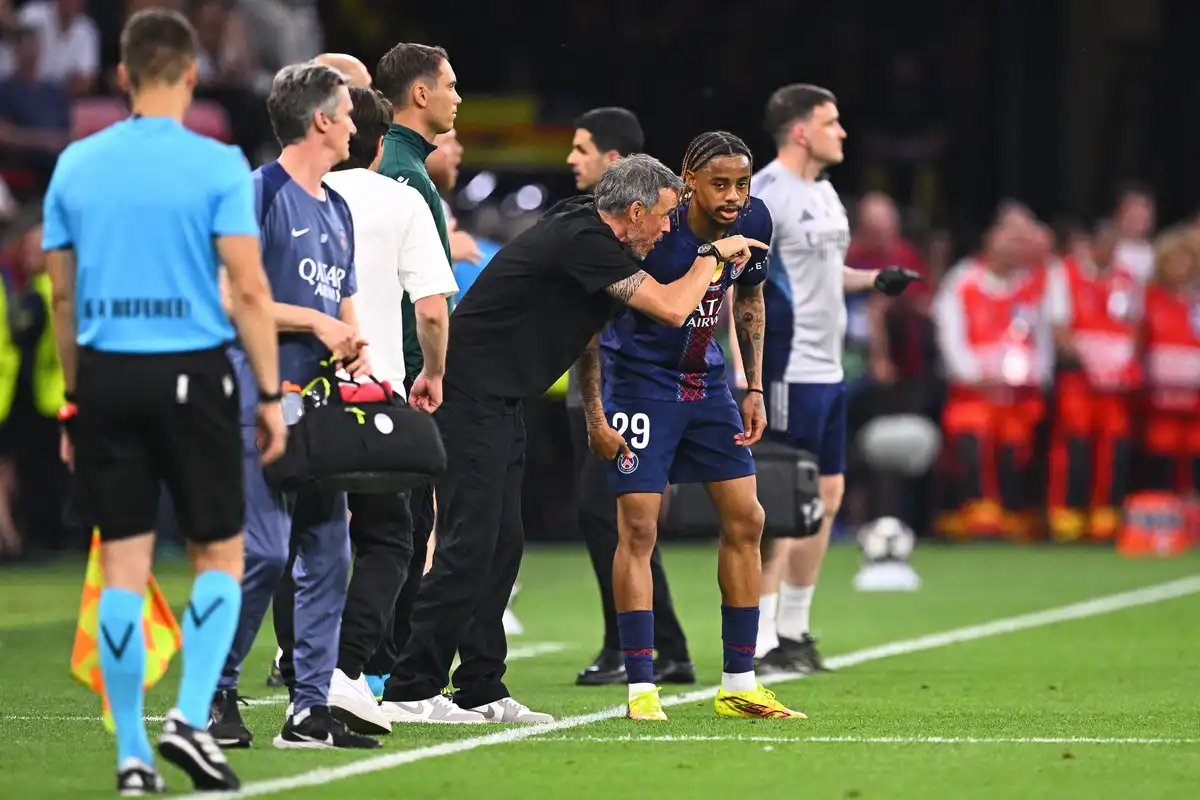 PSG : « Je ne pouvais pas lui garantir ça », Luis Enrique cash sur le départ de Bradley Barcola