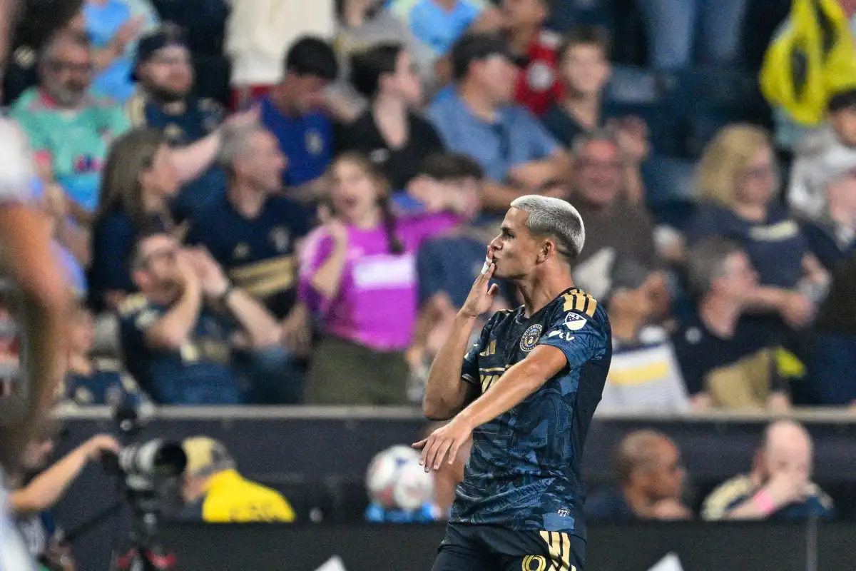Le PSG tente de détourner un crack de 17 ans promis à Manchester City