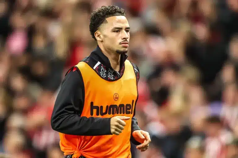 Chemsdine Talbi à l'échauffement avec Sunderland