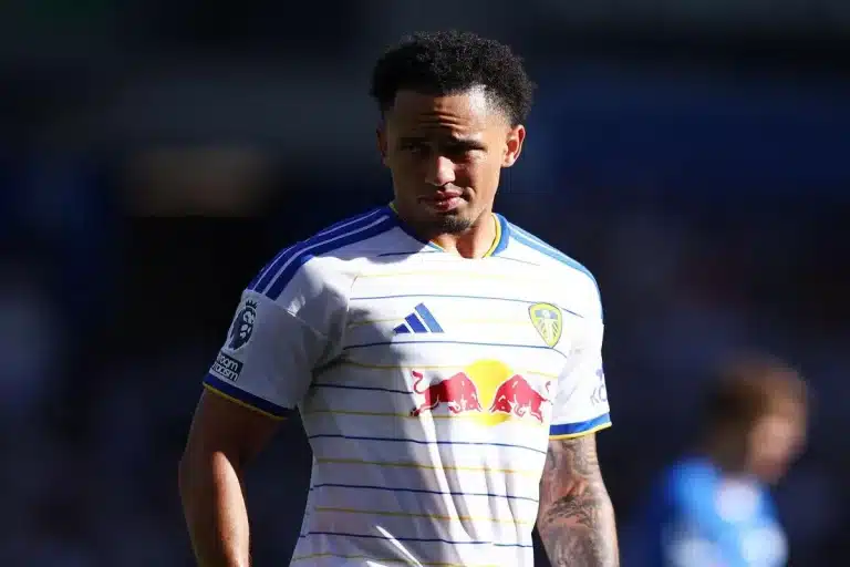 Leeds Noah Okafor claque la porte de la sélection suisse