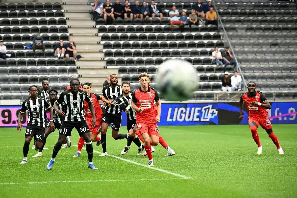 Ligue 1 : Angers prolonge un jeune attaquant