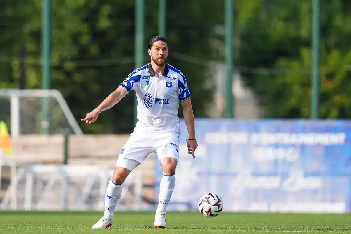 Ligue 1 : Auxerre a acté un départ (Officiel)