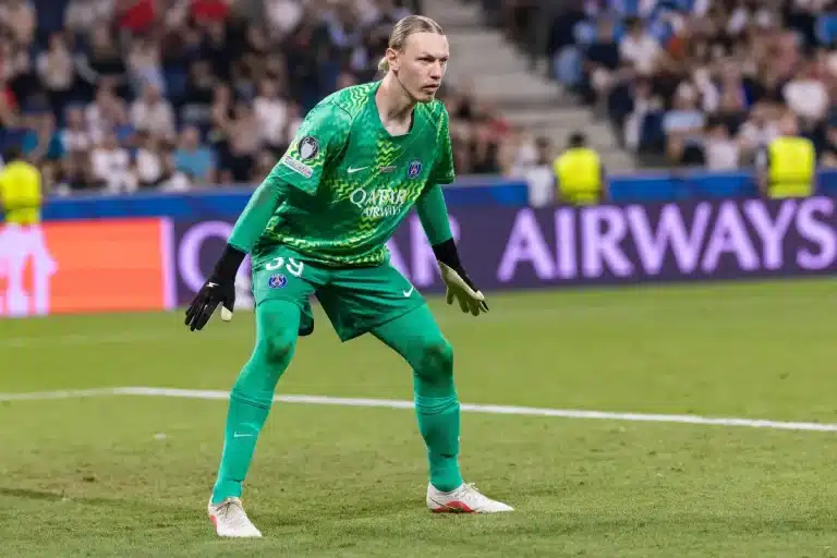Ligue 1 : Matvey Safonov sous pression, la stat qui inquiète au PSG