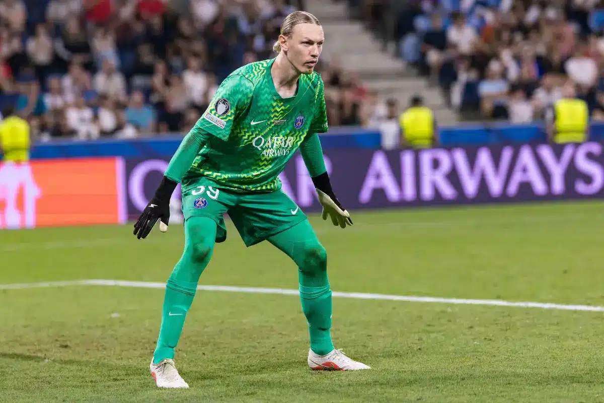 Ligue 1 : Matvey Safonov sous pression, la stat qui inquiète au PSG