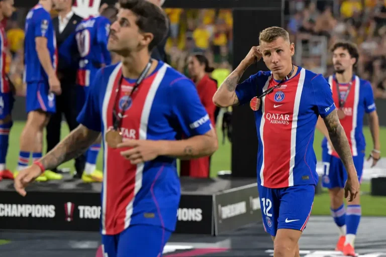 Lucas Digne écarté contre Monaco ©Alamy