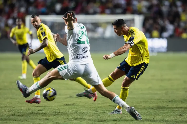 Marcelo Brozović signe à Al Saad ©Alamy
