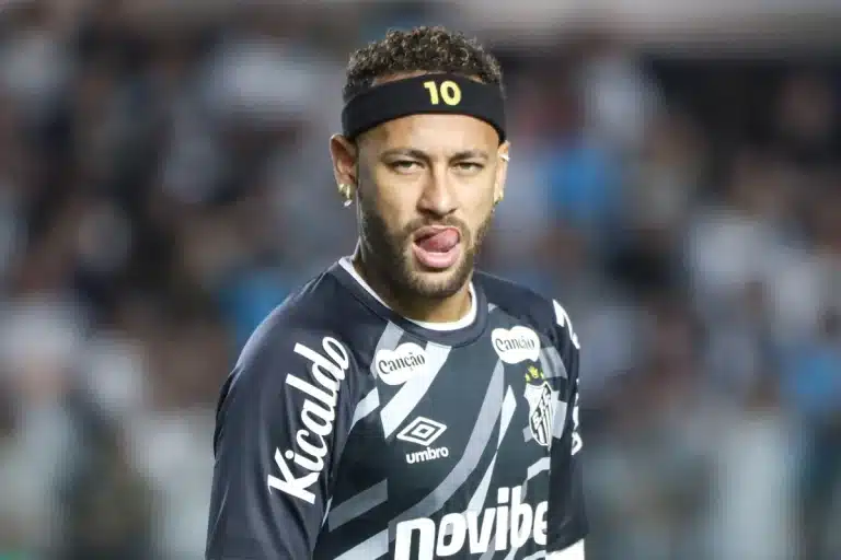 Neymar annule l'interdiction de recrutement de Santos et ramène deux stars en renfort