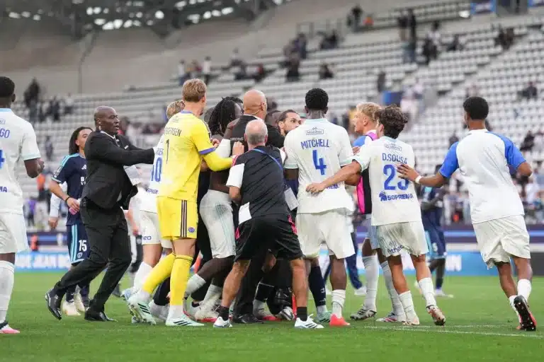 PFC-Strasbourg Liam Rosenior a provoqué une bagarre générale