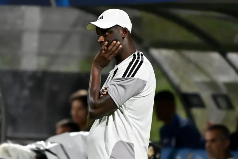 Yaya Touré prévient le PSG ©Alamy
