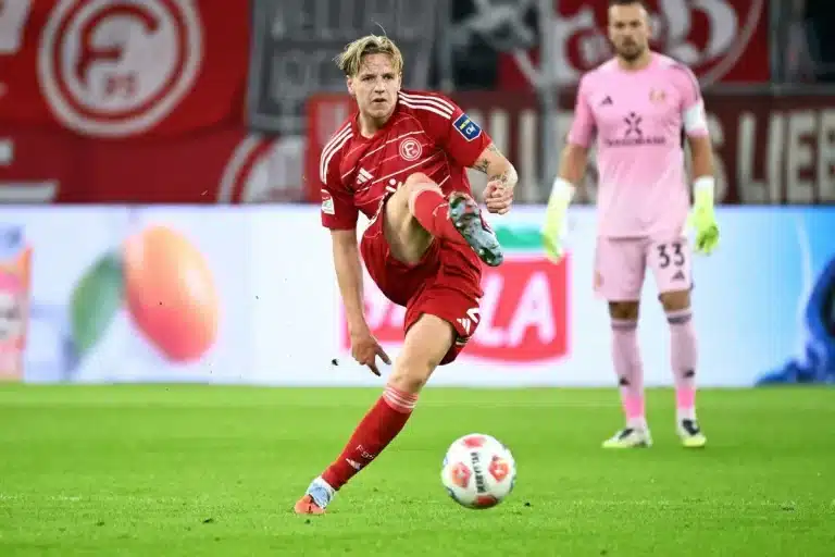Jesper Daland sous le maillot de Dusseldorf @Alamy