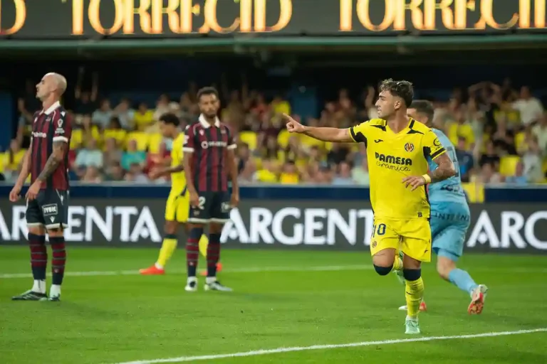 Alberto Moleiro avec Villarreal