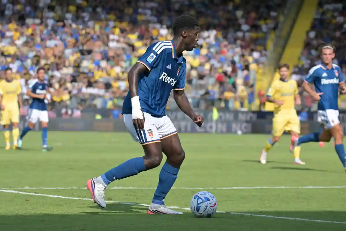Assane Diao sous le maillot de Côme