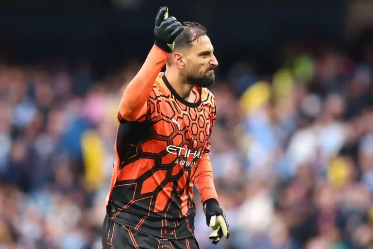 Gianluigi Donnarumma sous le maillot de Manchester City