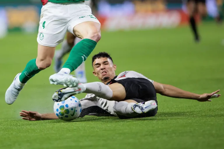 Arthur Dias visé par le Barça ©Alamy