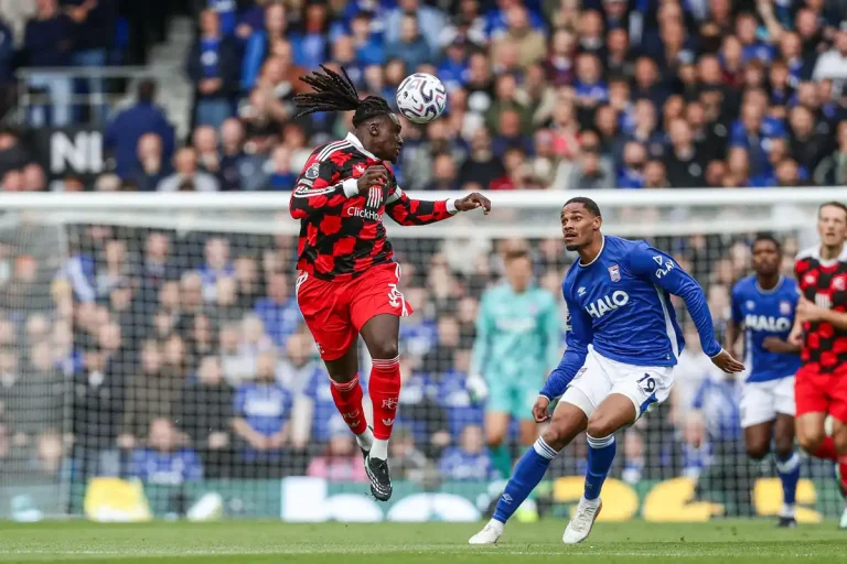 Calvin Bassey visé par Man Utd ©Alamy