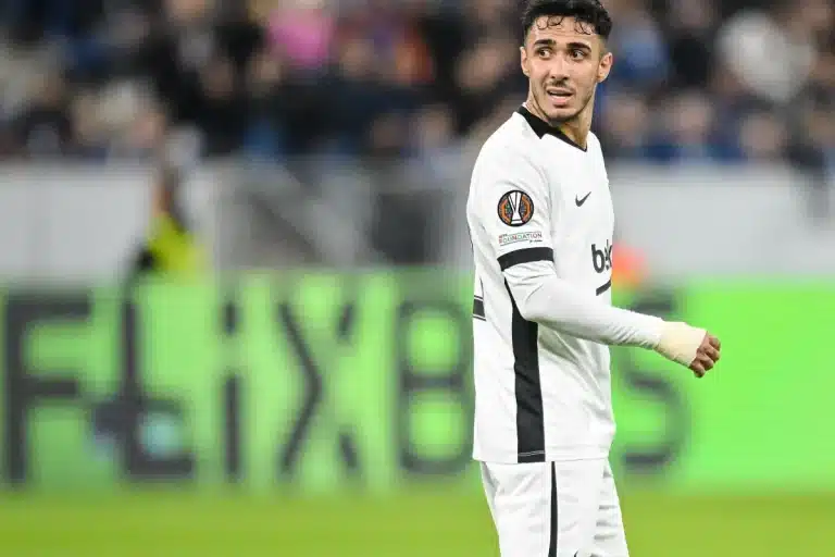 Emirhan Topçu sous le maillot de Besiktas