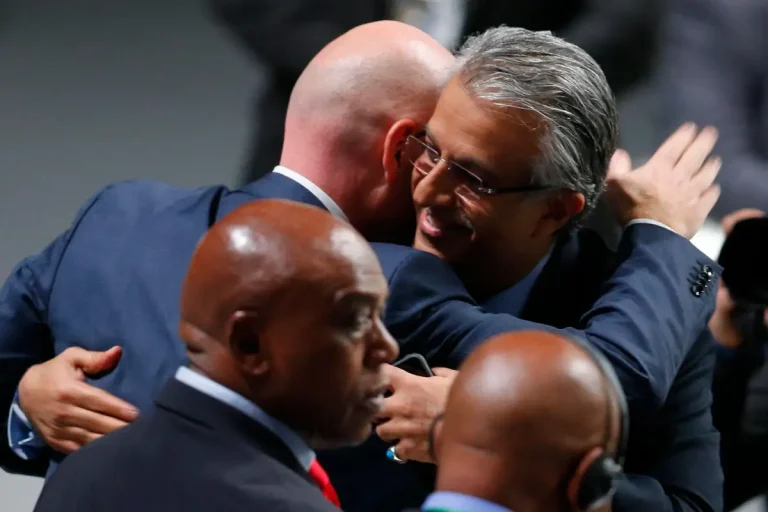 FIFA un grand opposant à Infantino s'aligne derrière lui