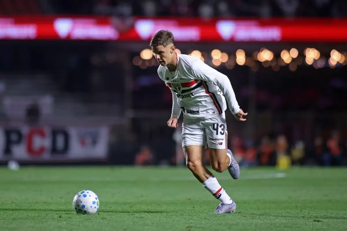 Gustavo Santana sous le maillot de São Paulo