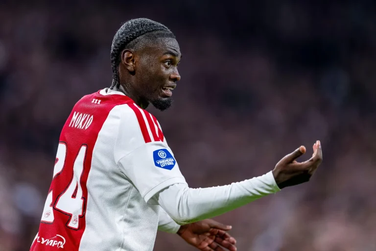 Jorthy Mokio sous le maillot de l'Ajax